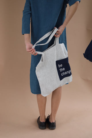 "Be the Change" tote bag med lomme